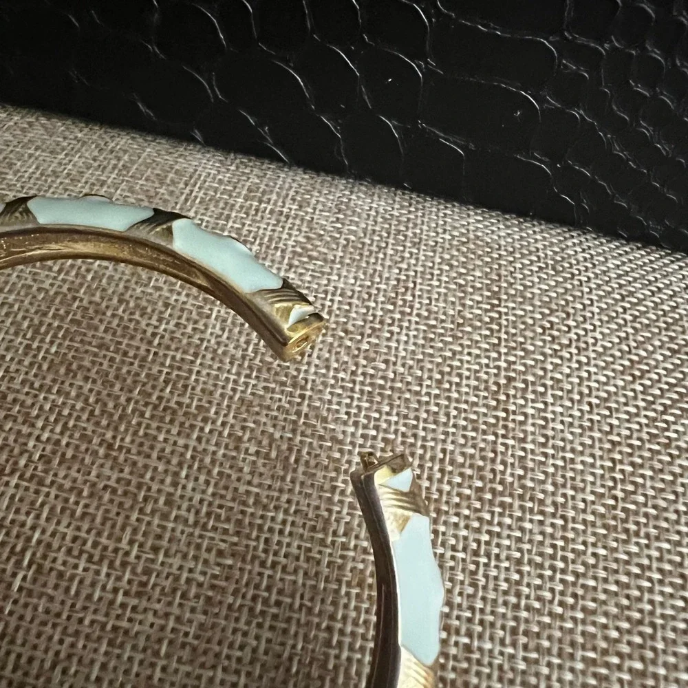 Vintage Mint Green Enamel Gold Tone Hinged Bangle Bracelet 7.25